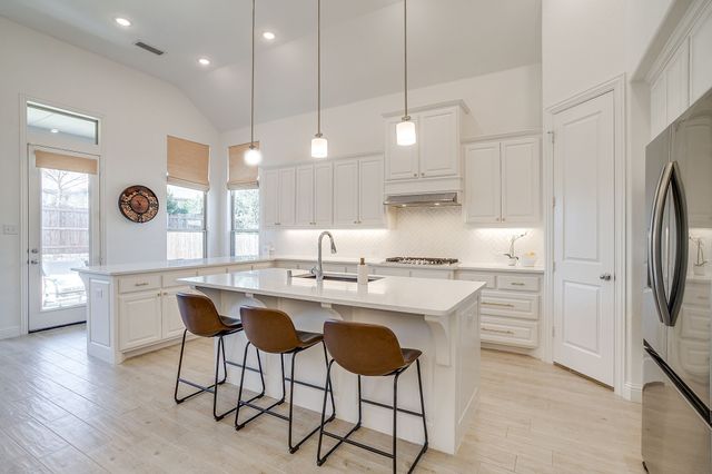 7464 Prairieside Drive, Fort Worth, TX 76123