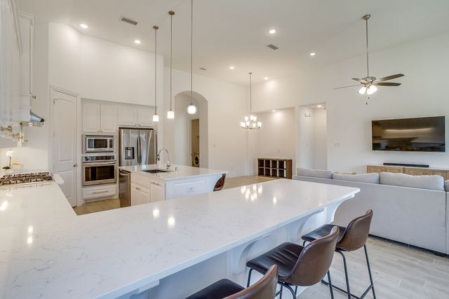 7464 Prairieside Drive, Fort Worth, TX 76123