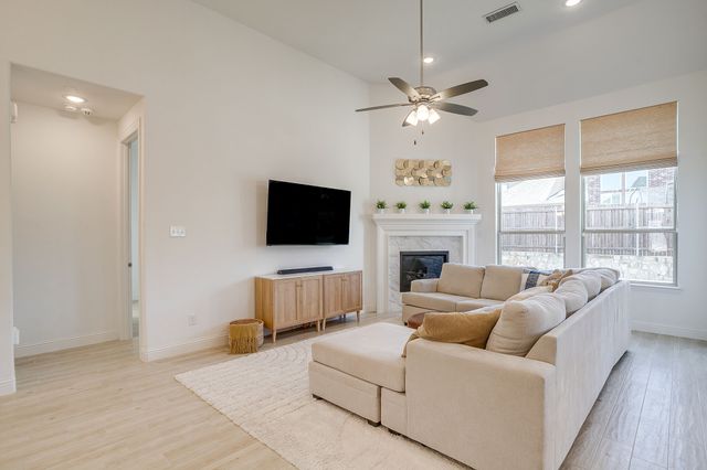 7464 Prairieside Drive, Fort Worth, TX 76123