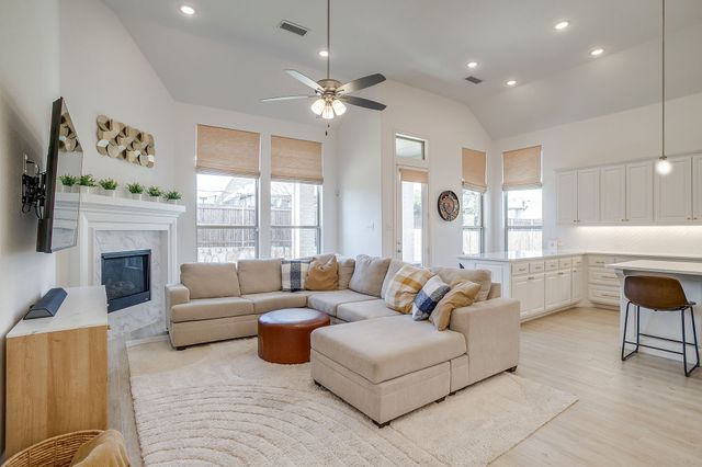 7464 Prairieside Drive, Fort Worth, TX 76123