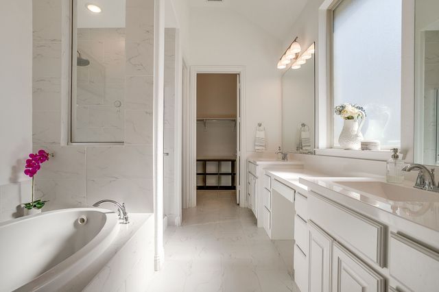 7464 Prairieside Drive, Fort Worth, TX 76123