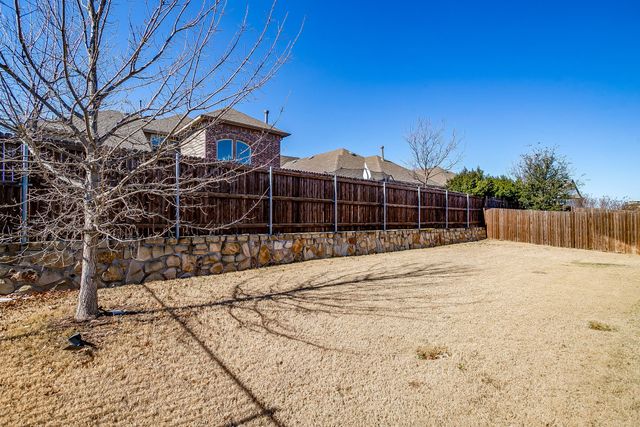 7464 Prairieside Drive, Fort Worth, TX 76123