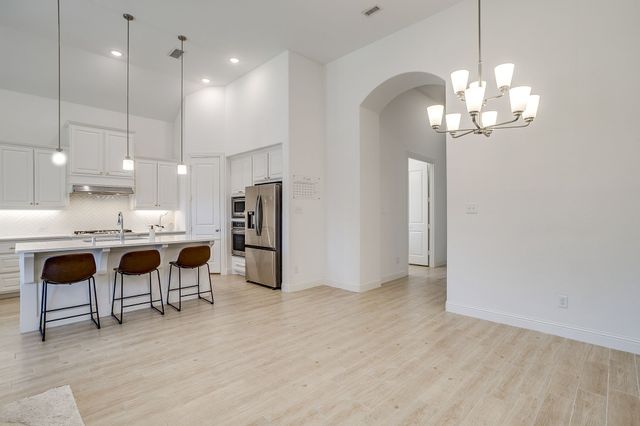 7464 Prairieside Drive, Fort Worth, TX 76123