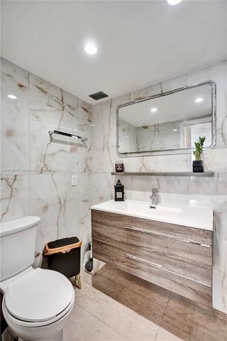 2750 NE 183rd St 406, Aventura, FL 33160