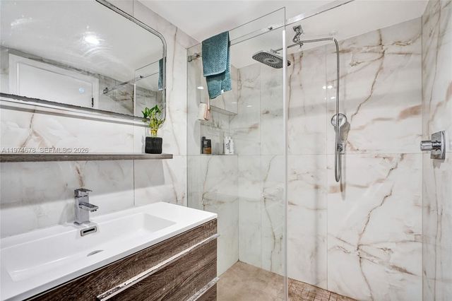 2750 NE 183rd St 406, Aventura, FL 33160