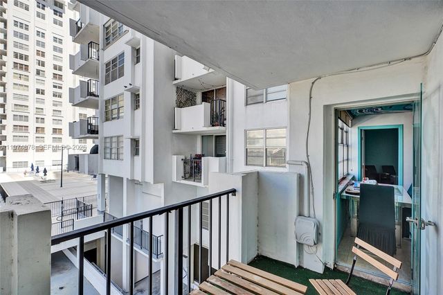 2750 NE 183rd St 406, Aventura, FL 33160