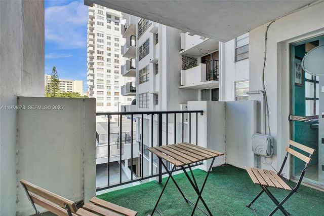 2750 NE 183rd St 406, Aventura, FL 33160