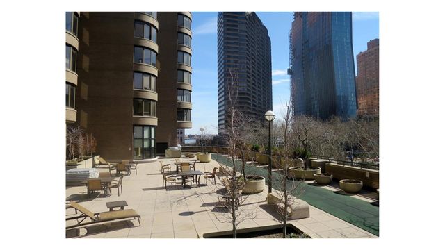 330 E 38th St Apt 47C, New York City, NY 10016