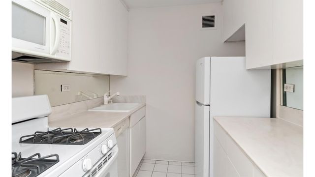 330 E 38th St Apt 47C, New York City, NY 10016