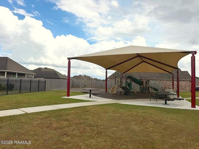 211 Meadowland Drive, Lafayette, LA 70507