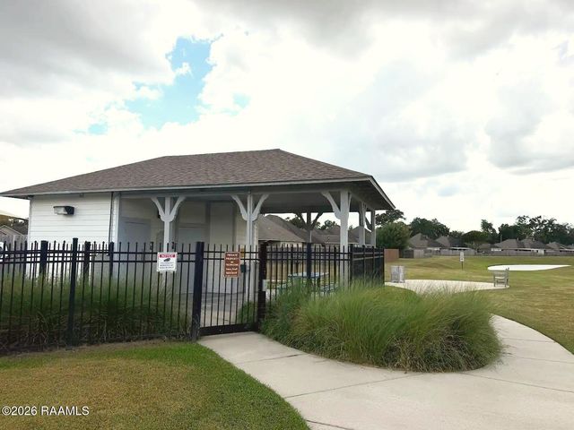 211 Meadowland Drive, Lafayette, LA 70507