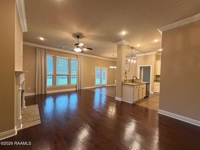 211 Meadowland Drive, Lafayette, LA 70507