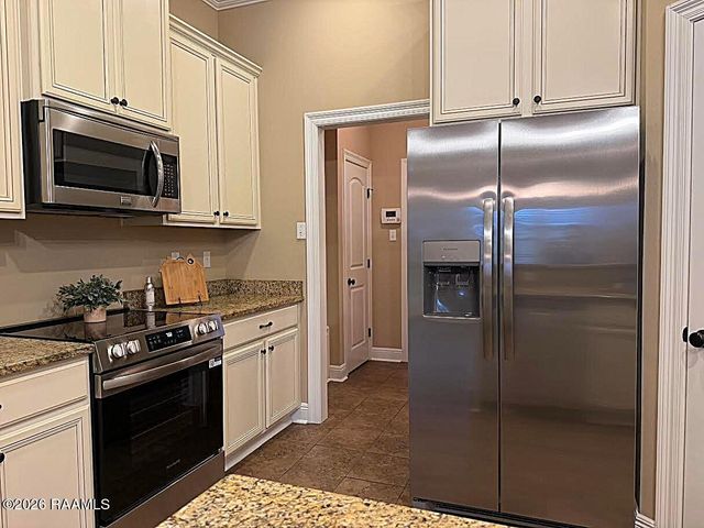 211 Meadowland Drive, Lafayette, LA 70507