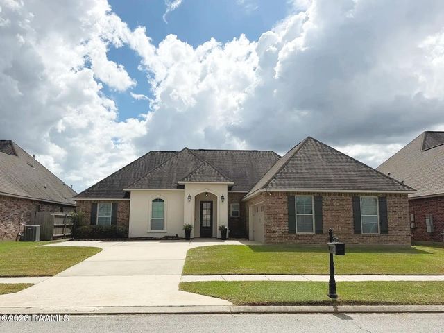 211 Meadowland Drive, Lafayette, LA 70507