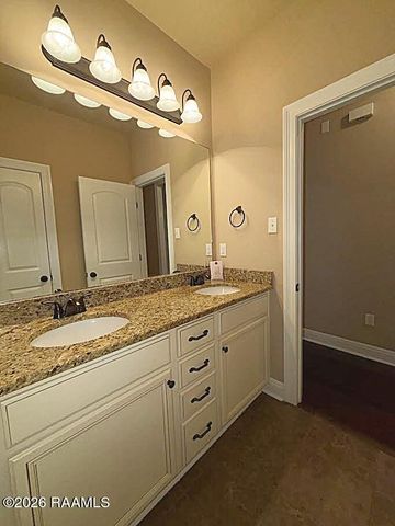211 Meadowland Drive, Lafayette, LA 70507