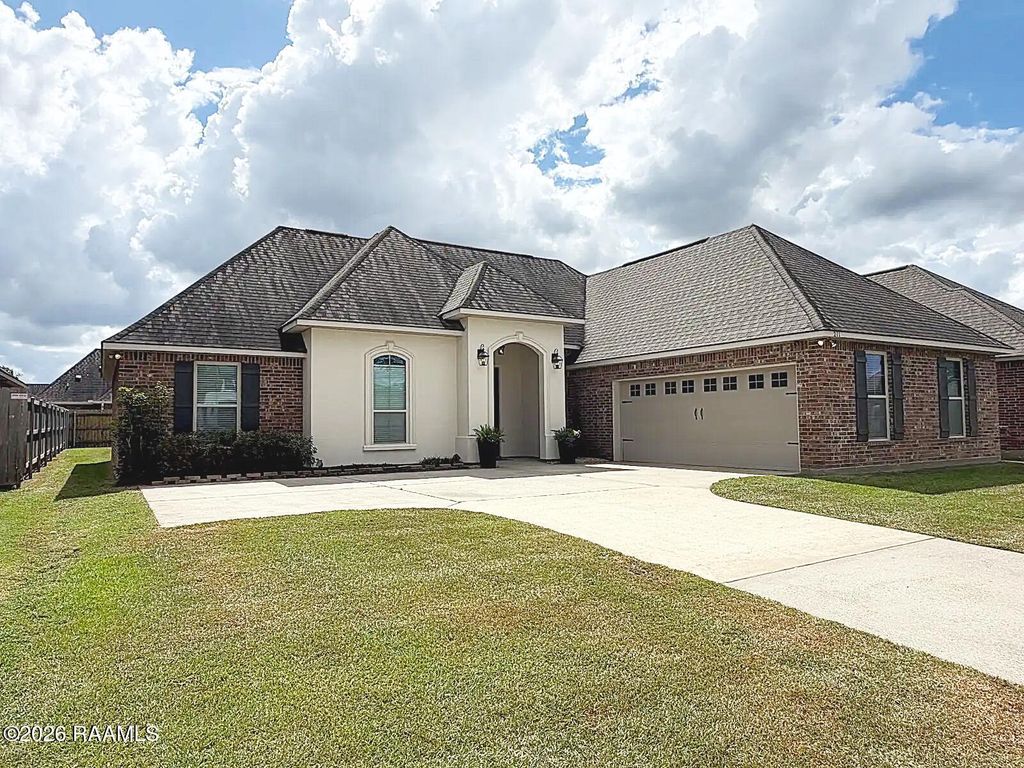 211 Meadowland Drive, Lafayette, LA 70507