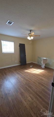 8751 Wren Rd, Pensacola, FL 32534