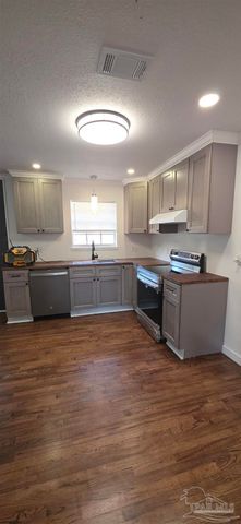 8751 Wren Rd, Pensacola, FL 32534