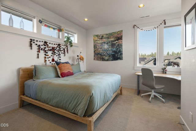 1757 NW Fields Street, Bend, OR 97703