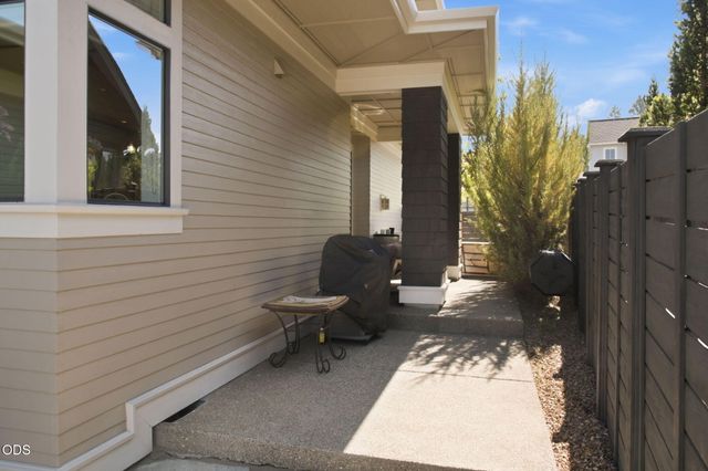 1757 NW Fields Street, Bend, OR 97703