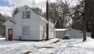 206 E Wayne Street, Dowagiac City, MI 49047