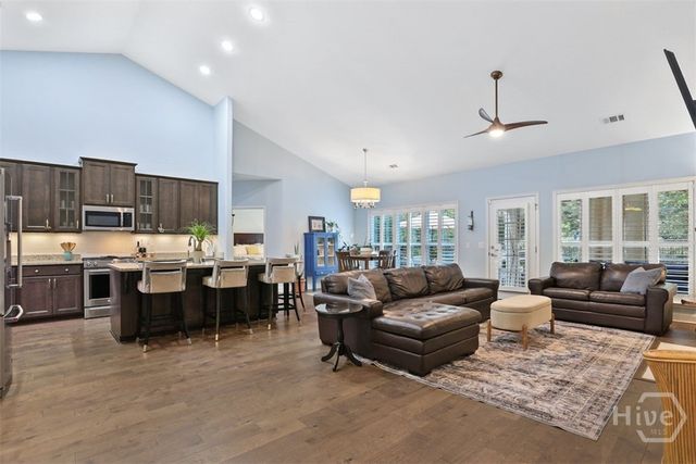 2009 Woodside Crossing, Savannah, GA 31405