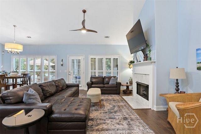 2009 Woodside Crossing, Savannah, GA 31405