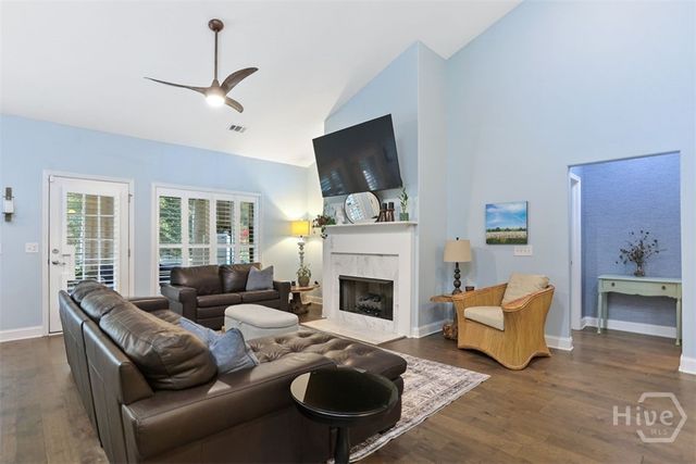 2009 Woodside Crossing, Savannah, GA 31405