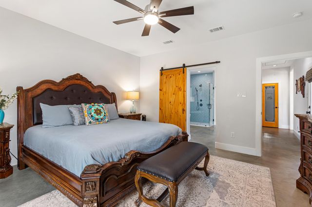 2 Senisa LN, Wimberley, TX 78676