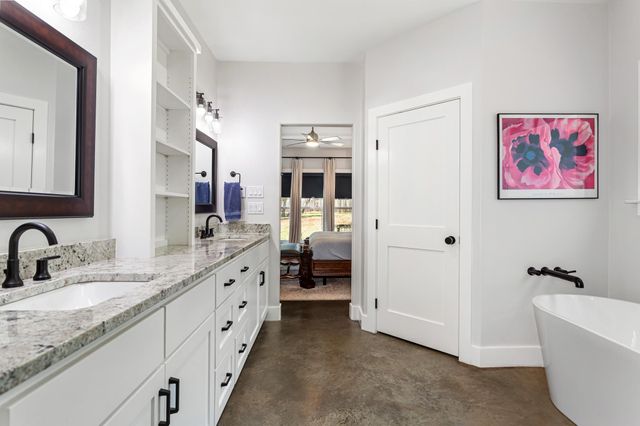 2 Senisa LN, Wimberley, TX 78676