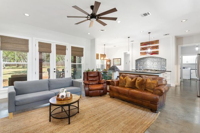 2 Senisa LN, Wimberley, TX 78676