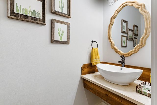 2 Senisa LN, Wimberley, TX 78676