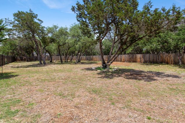 2 Senisa LN, Wimberley, TX 78676