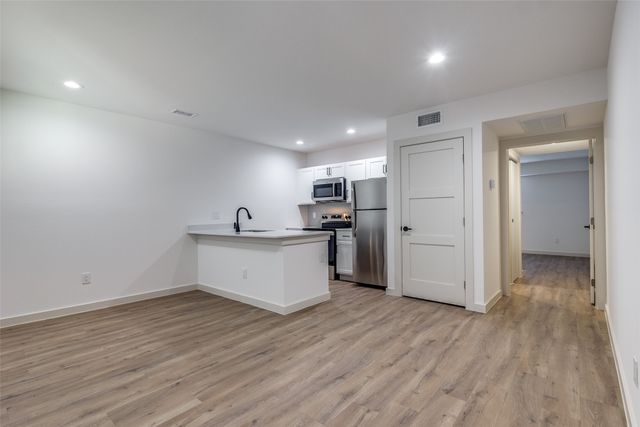 715 N Lancaster Avenue 210, Dallas, TX 75203