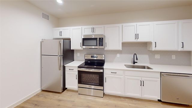 715 N Lancaster Avenue 210, Dallas, TX 75203