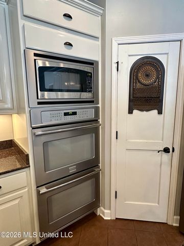 6309 W Silverleaf Drive, Ocean Springs, MS 39564