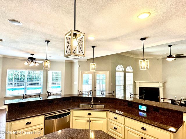 6309 W Silverleaf Drive, Ocean Springs, MS 39564
