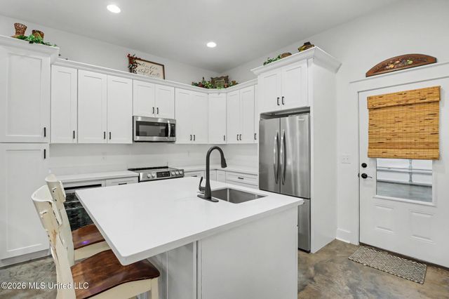 6309 W Silverleaf Drive, Ocean Springs, MS 39564