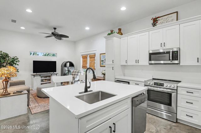 6309 W Silverleaf Drive, Ocean Springs, MS 39564