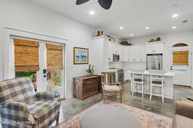 6309 W Silverleaf Drive, Ocean Springs, MS 39564