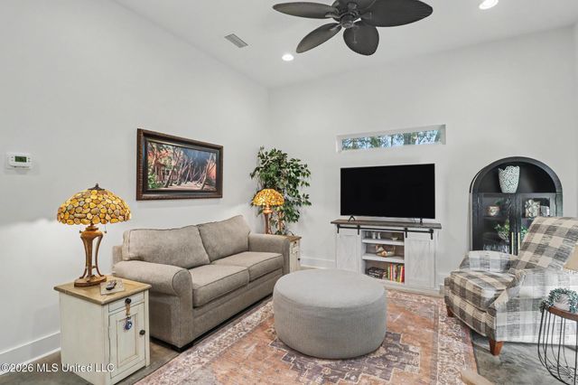 6309 W Silverleaf Drive, Ocean Springs, MS 39564