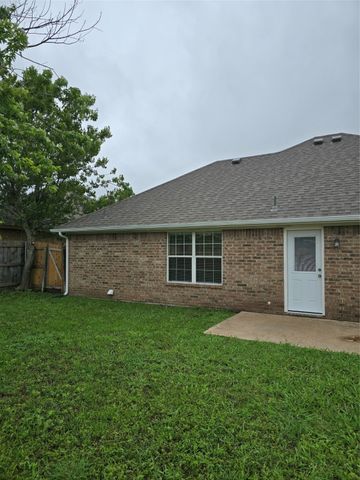 632 Oliver Lane, Waxahachie, TX 75165