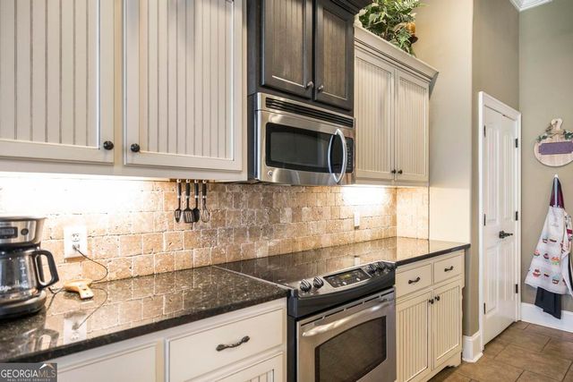 35 Falcon Crest Way, Byron, GA 31008