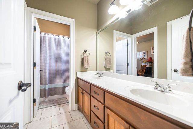 35 Falcon Crest Way, Byron, GA 31008