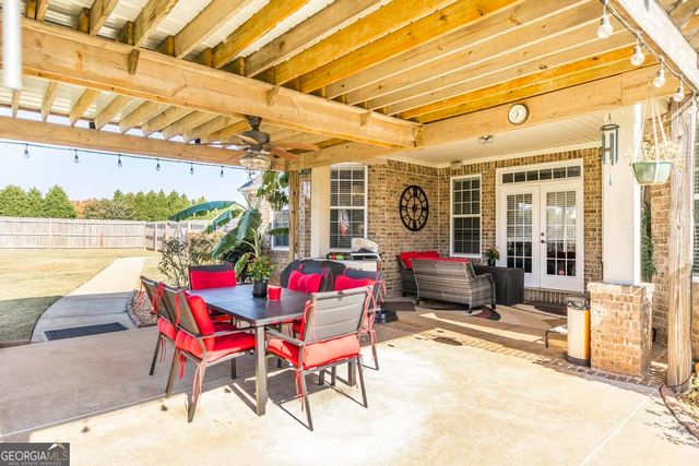 35 Falcon Crest Way, Byron, GA 31008