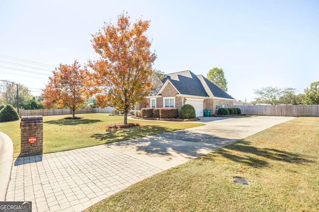 35 Falcon Crest Way, Byron, GA 31008