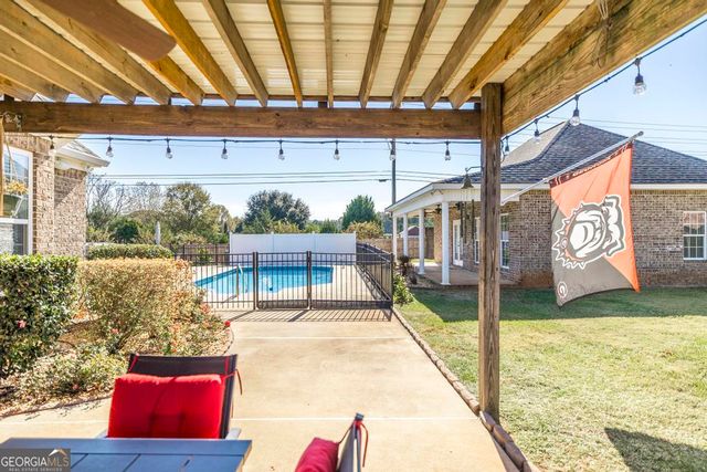 35 Falcon Crest Way, Byron, GA 31008