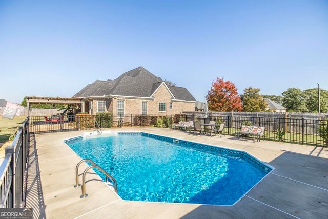 35 Falcon Crest Way, Byron, GA 31008