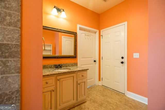 35 Falcon Crest Way, Byron, GA 31008