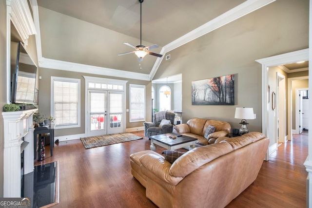 35 Falcon Crest Way, Byron, GA 31008